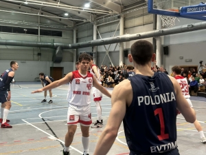 Festiwal „trójek” i pewna wygrana