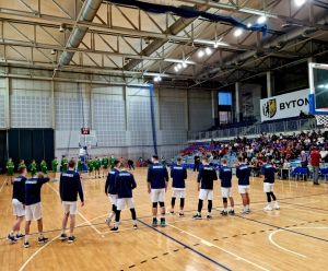 Pierwszy mecz na Skarpie i pierwsze zwycięstwo Polonistów